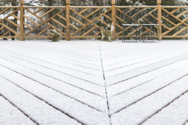 Composite decking with snow