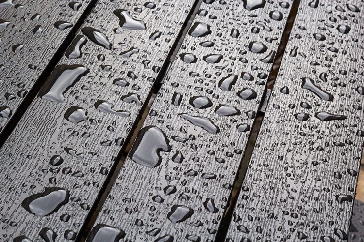 Is composite decking slippery when wet?