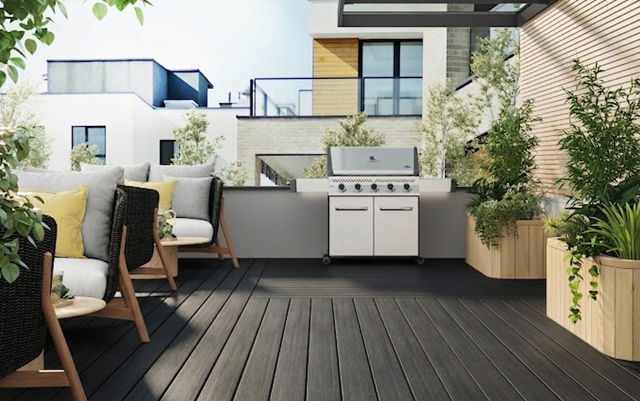 Black Evolution Decking Lifestyle Image