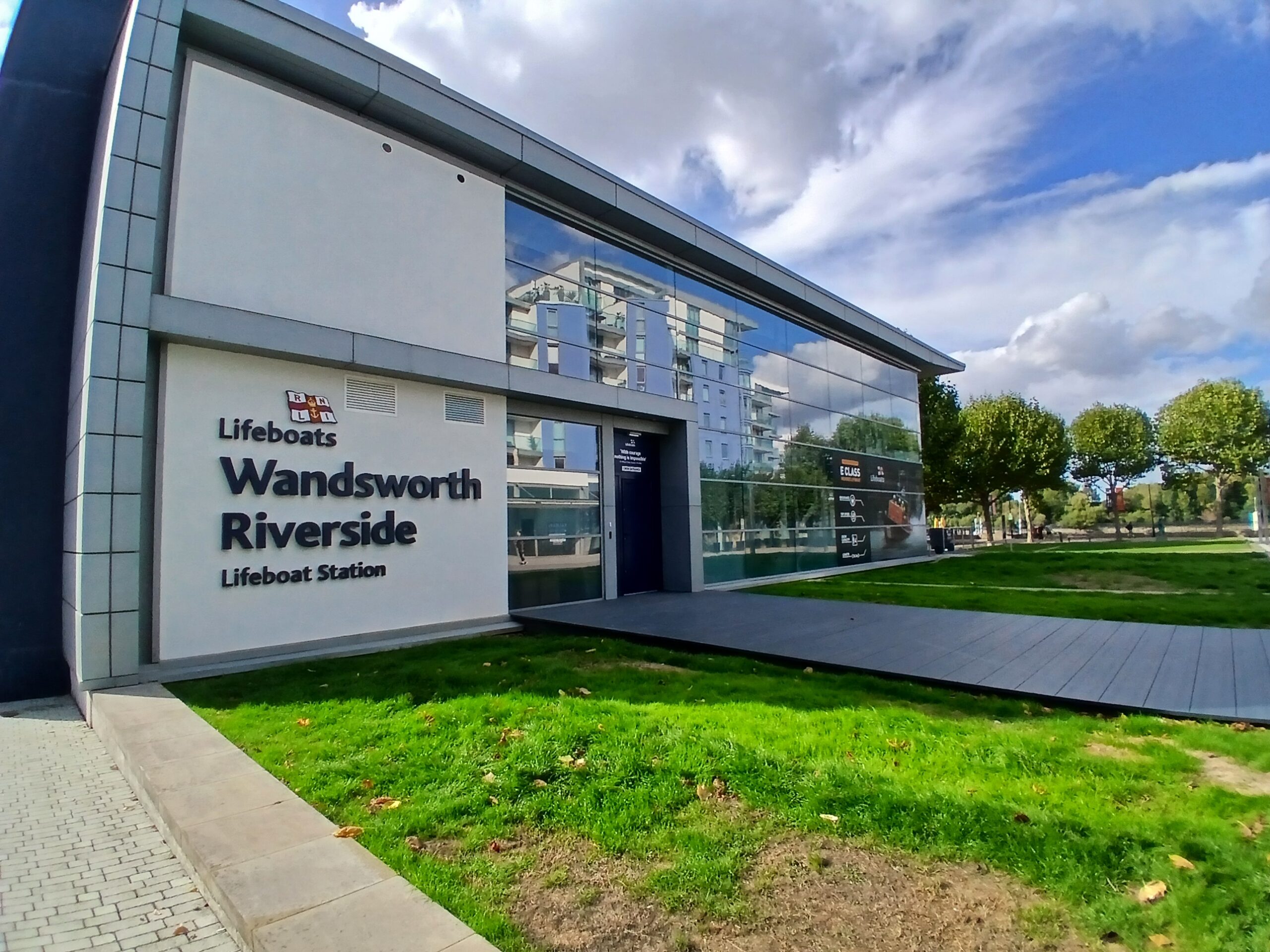 Enhancing Entrance Safety for RNLI Wandsworth’s 24/7 Lifeboat Station